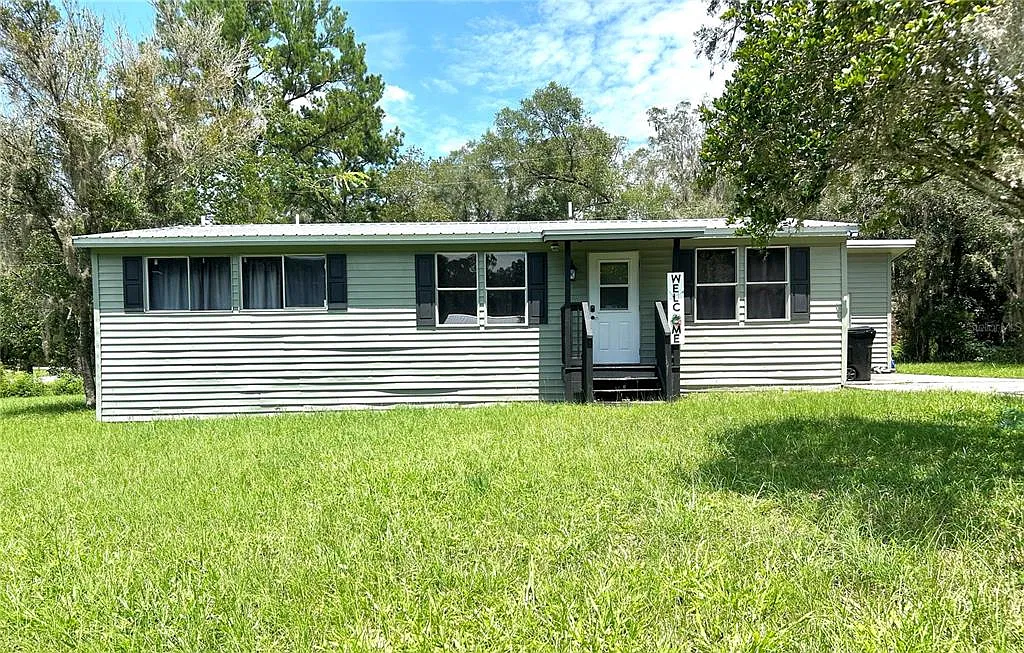 4 bed, 2.0 bath, 1216 sqft, $1,895 — Photo 1