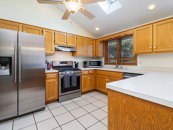 5th image of 28W605 Barnes Ave
