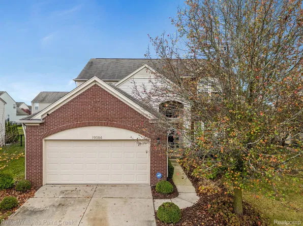 19084 Pembridge St, Macomb, MI 48042