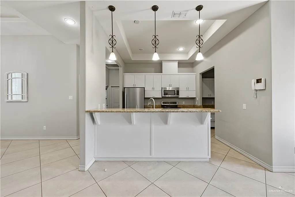 3 bed, 2.5 bath, 1953 sqft, $2,000 — Photo 4