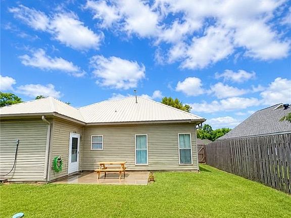 3rd image of 10 Cypress Dr