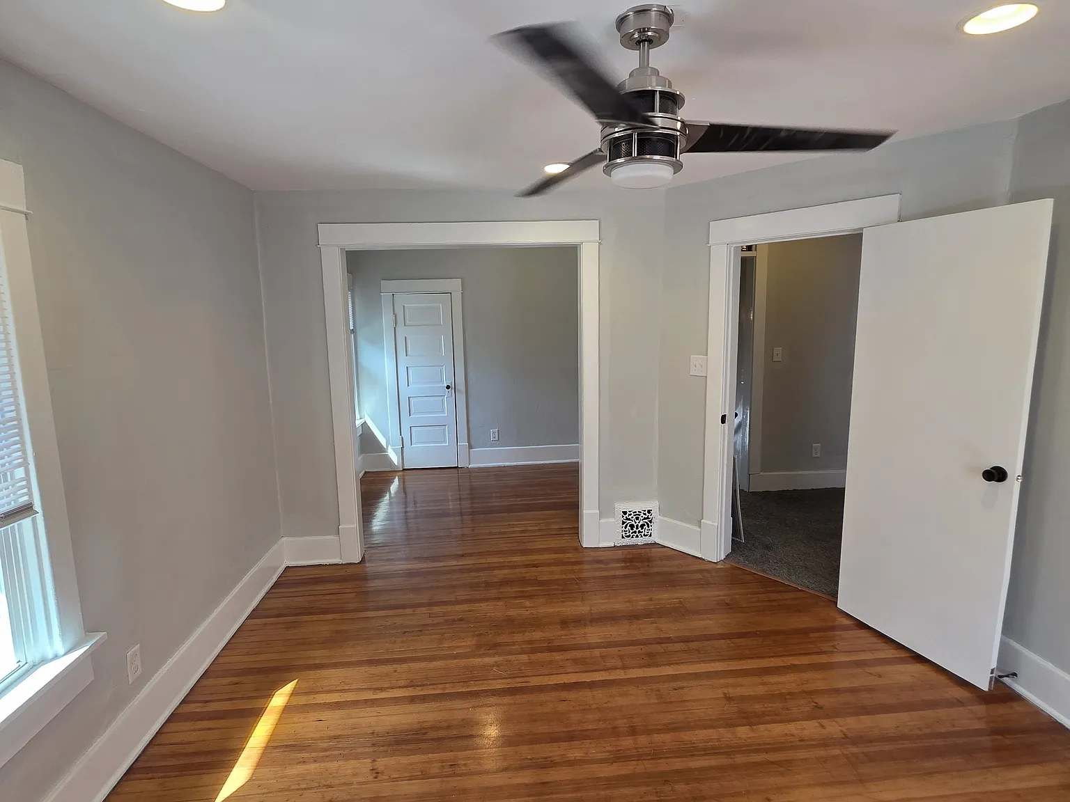4 bed, 2000 sqft, $2,199 — Photo 3