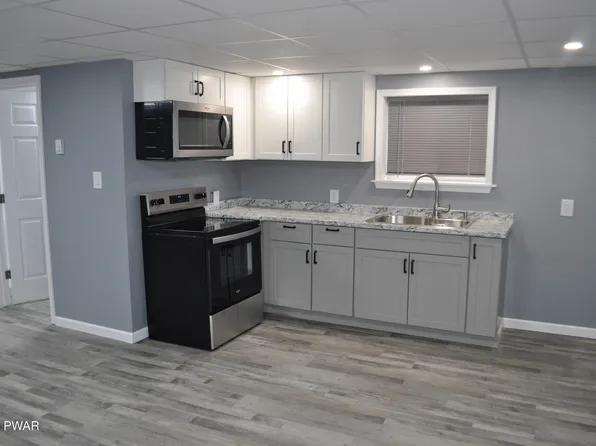 25 Lizzys Ln Floor 1, Waymart, PA 18472