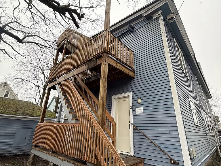 119 E Dutton St — Photo 9