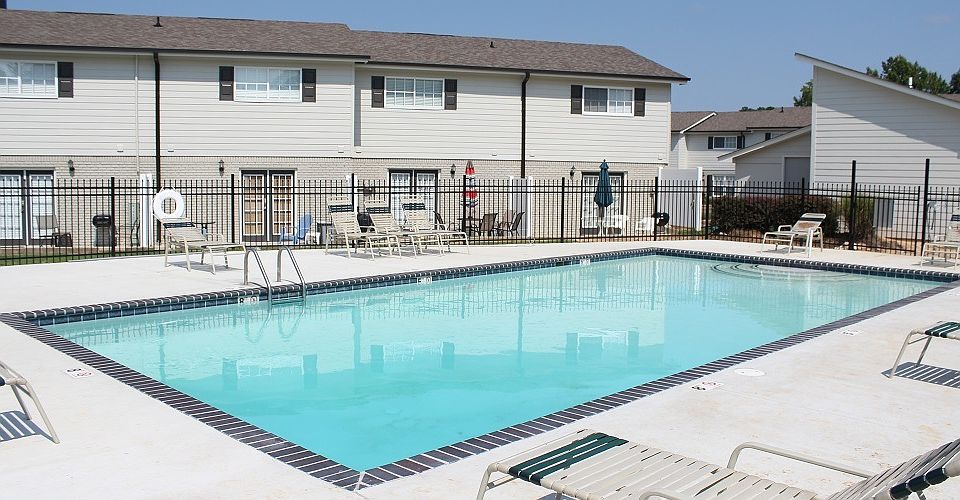 1st image of 1802 Jackson Ave W APT 182