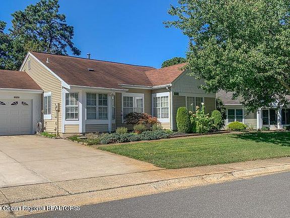 2nd image of 974B Thornbury Lane