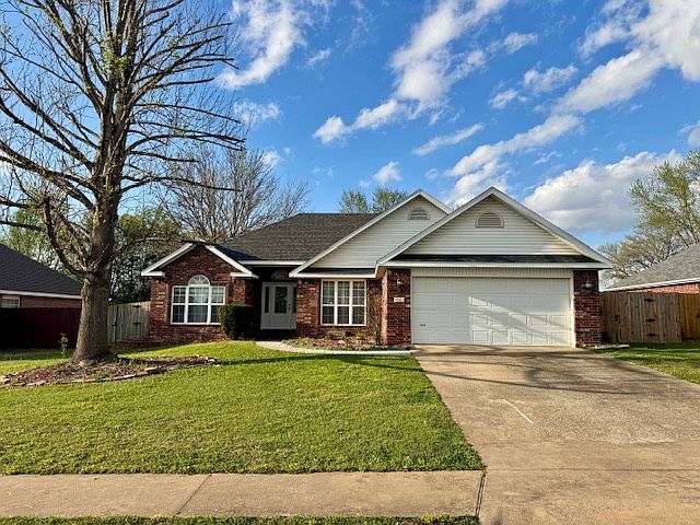 1st image of 133 Fox Run Cir