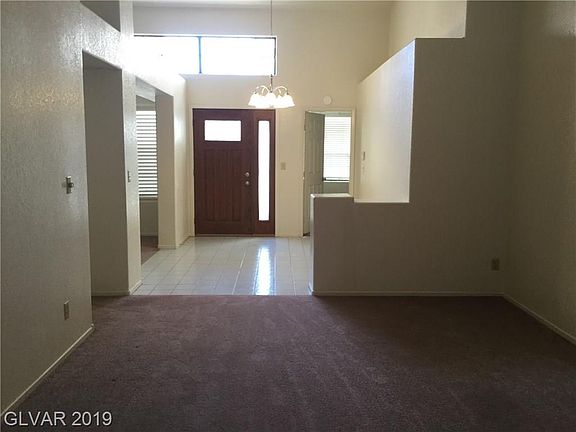 3rd image of 392 Thornhill Cir