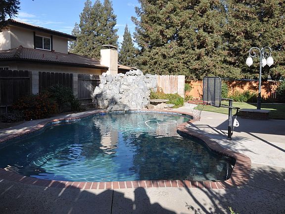 5th image of 3222 E Race Ave