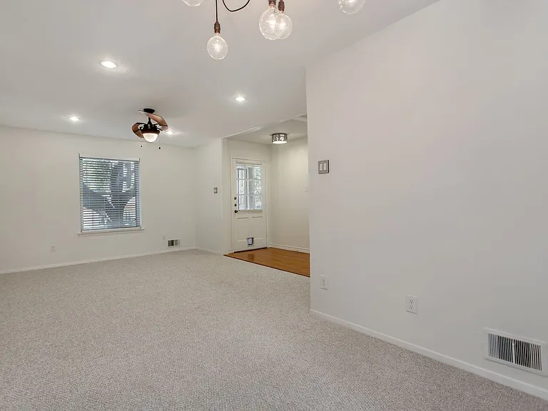 7475 Brentcove Cir — Photo 5