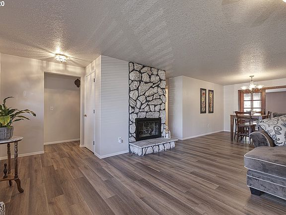 5th image of 3016 SE Cedar Dr