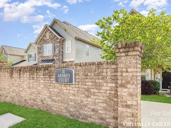 10105 Community House Rd, Charlotte, NC 28277