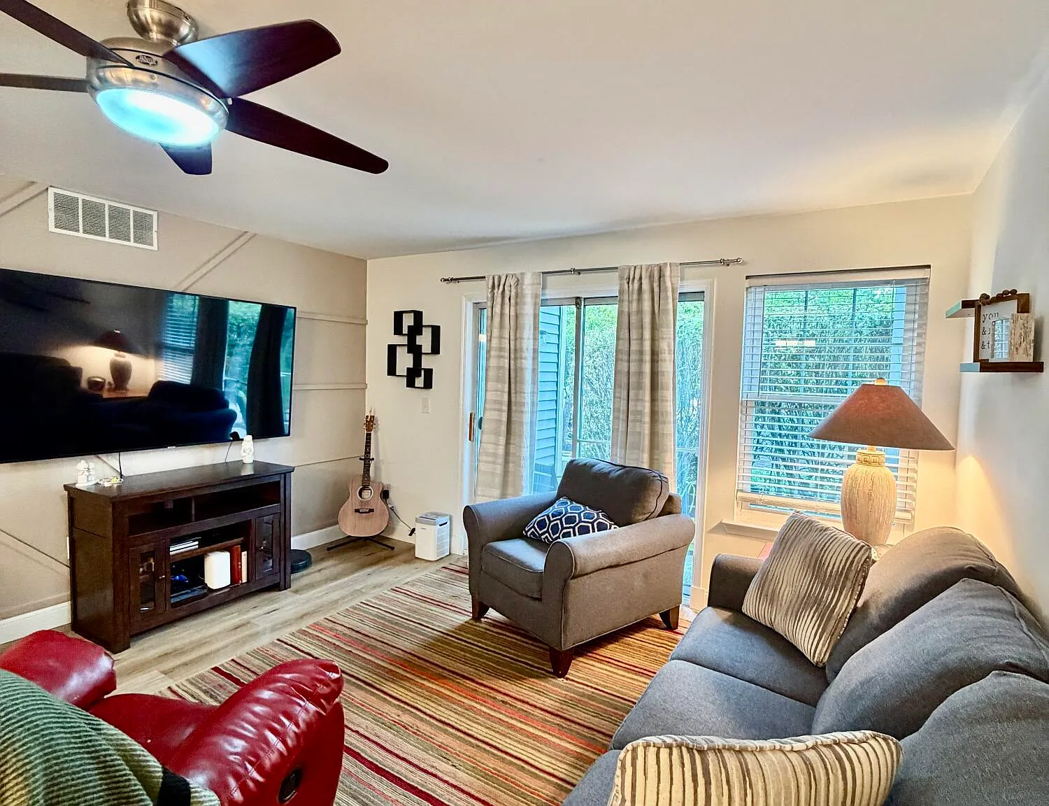 2 bed, 854 sqft, $2,700 — Photo 1