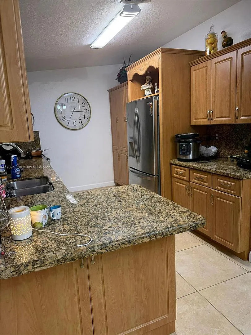 17242 NW 73rd Avenue, Hialeah, FL 33015 — Photo 2
