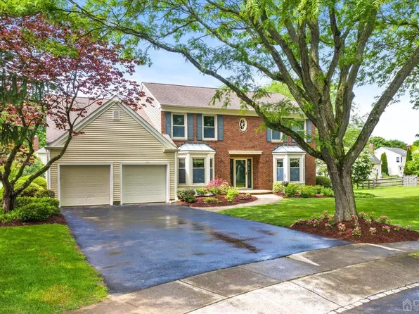 7 Sherman Ct, Plainsboro, NJ 08536