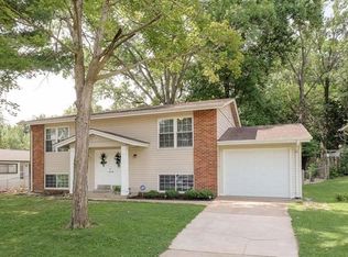 12006 Wesmeade Dr, Maryland Heights, MO 63043