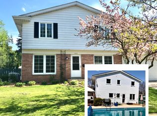 1423 Greenway Ter, Waukesha, WI 53186