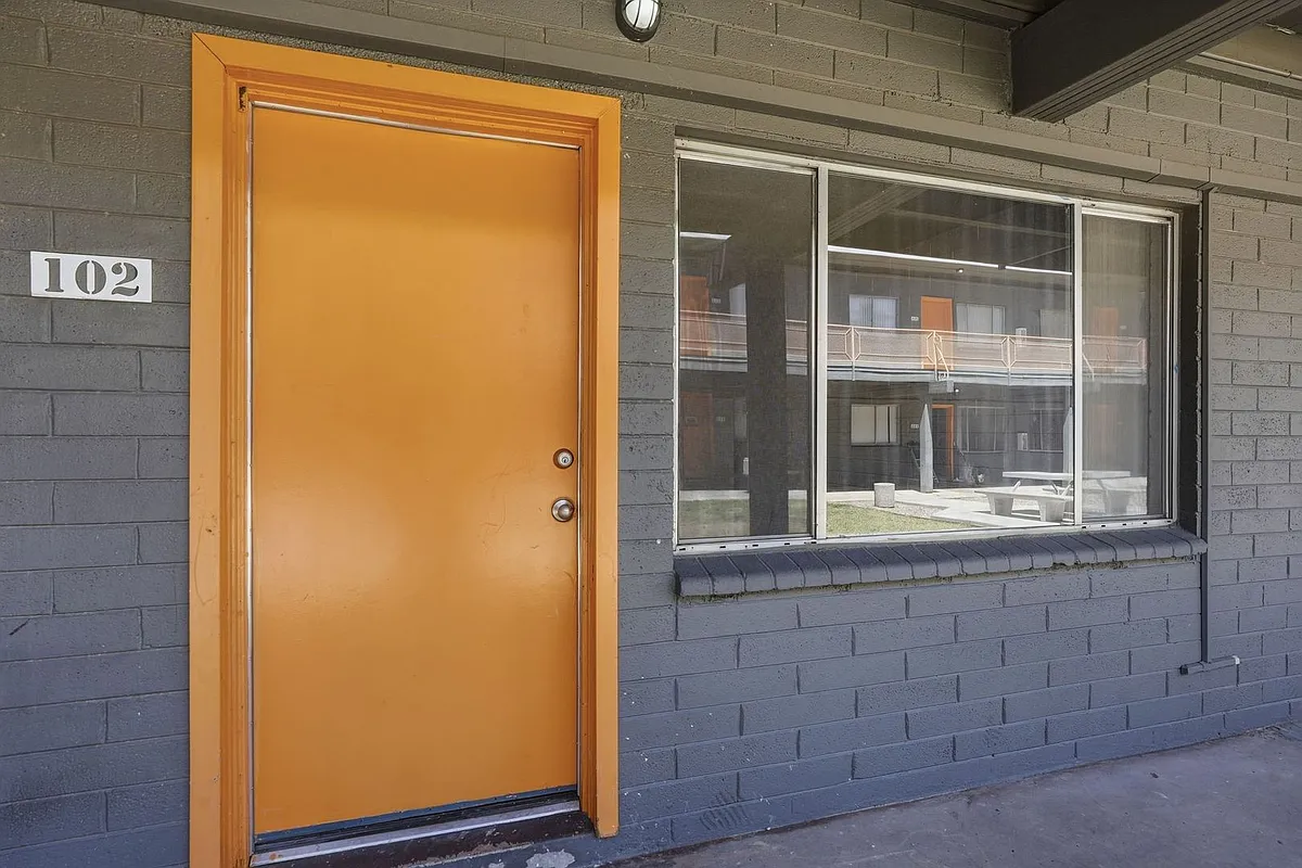 Building Photo - Alvernon811-835