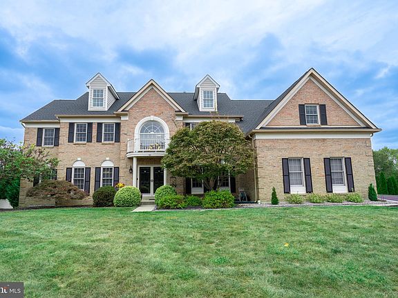 2nd image of 100 Tracey Cir
