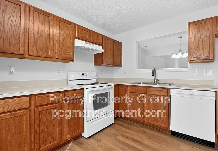 3204 Barons Court Rd — Photo 9