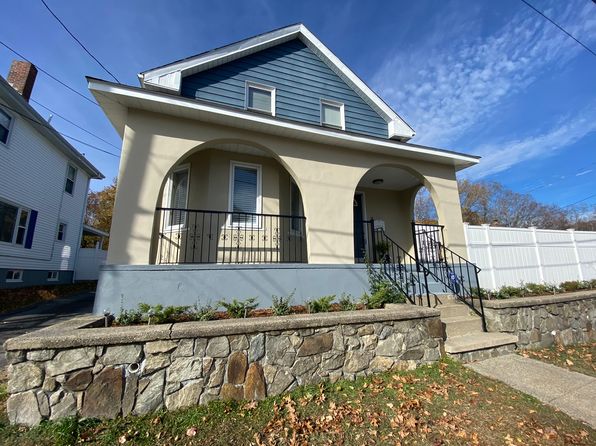 33 Crawford St, Cranston, RI 02910
