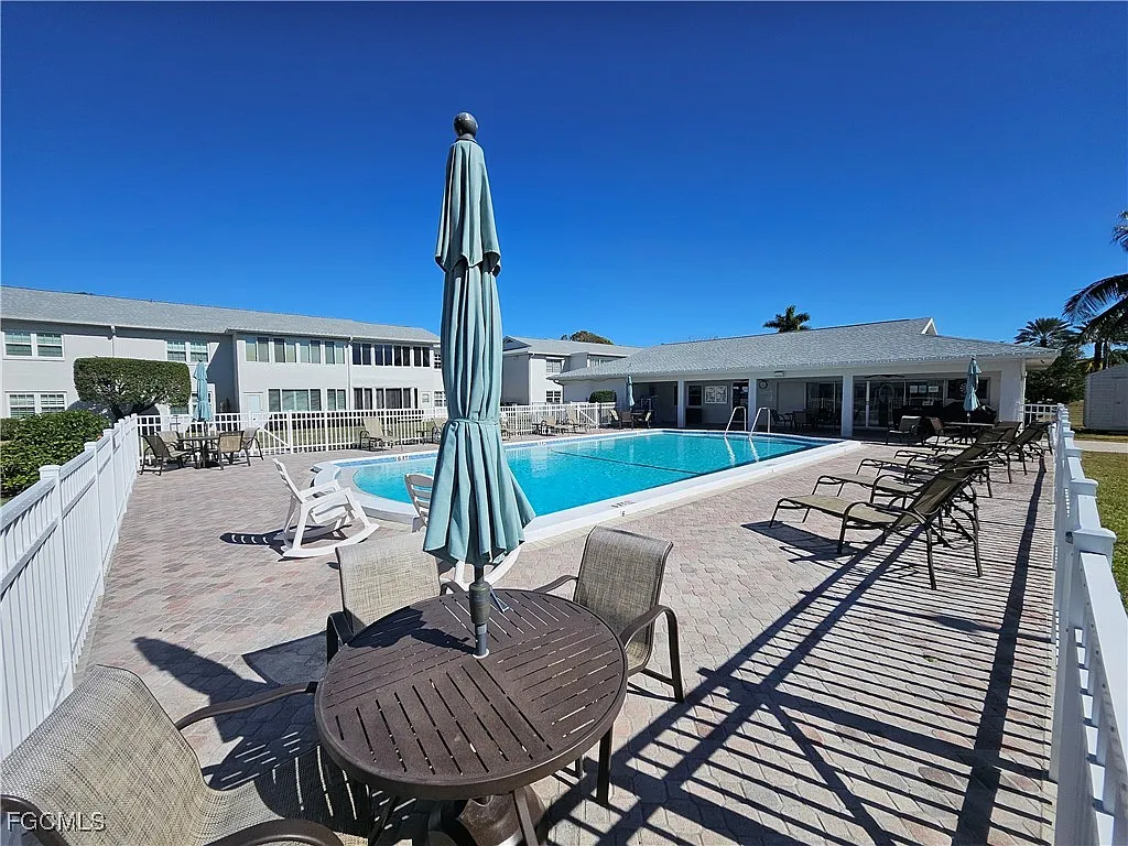 2 bed, 2.0 bath, 1205 sqft, $1,400 — Photo 2