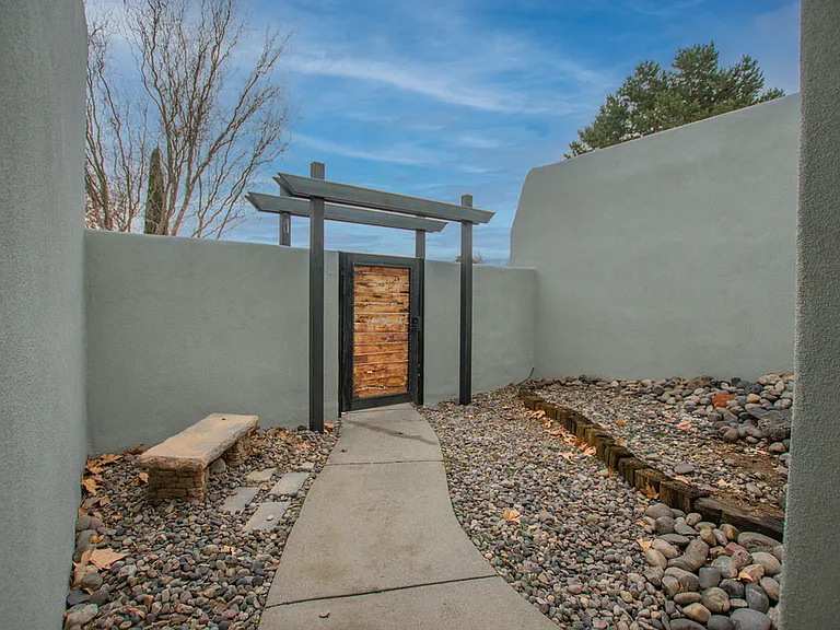 9514 Avenida Del Oso NE — Photo 7