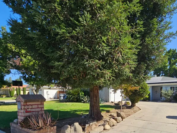 205 N Granada Dr, Madera, CA 93637