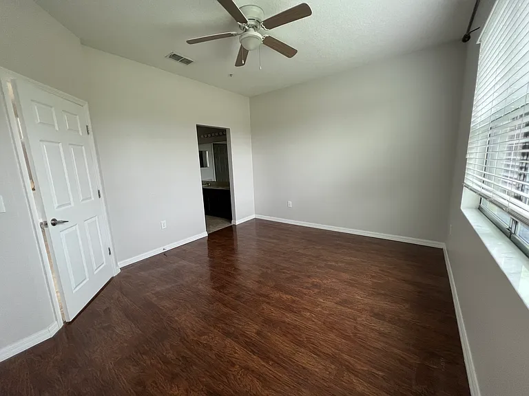 2400 Seven Oaks Dr — Photo 6