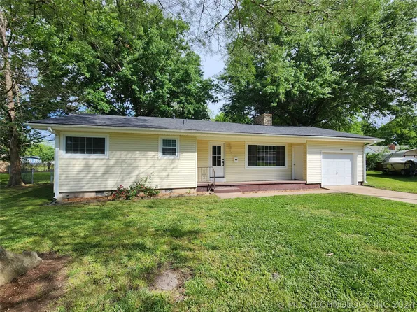 931 Crest Ln, Miami, OK 74354