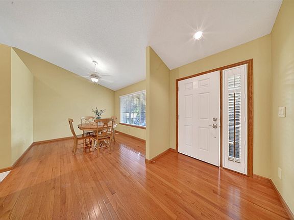 5th image of 7 Phyllis Pl