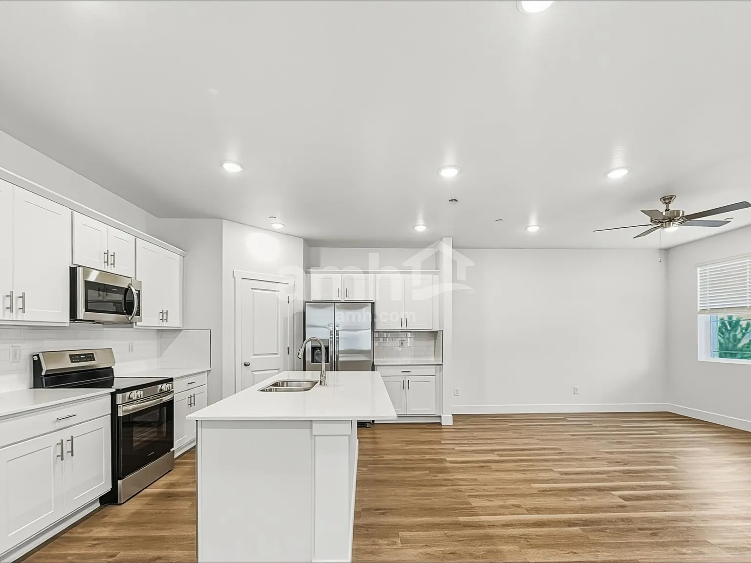 4 bed, 2.5 bath, 2145 sqft, $2,810 — Photo 4