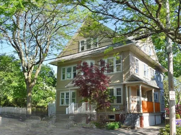 2 Barnes St #3, Providence, RI 02906