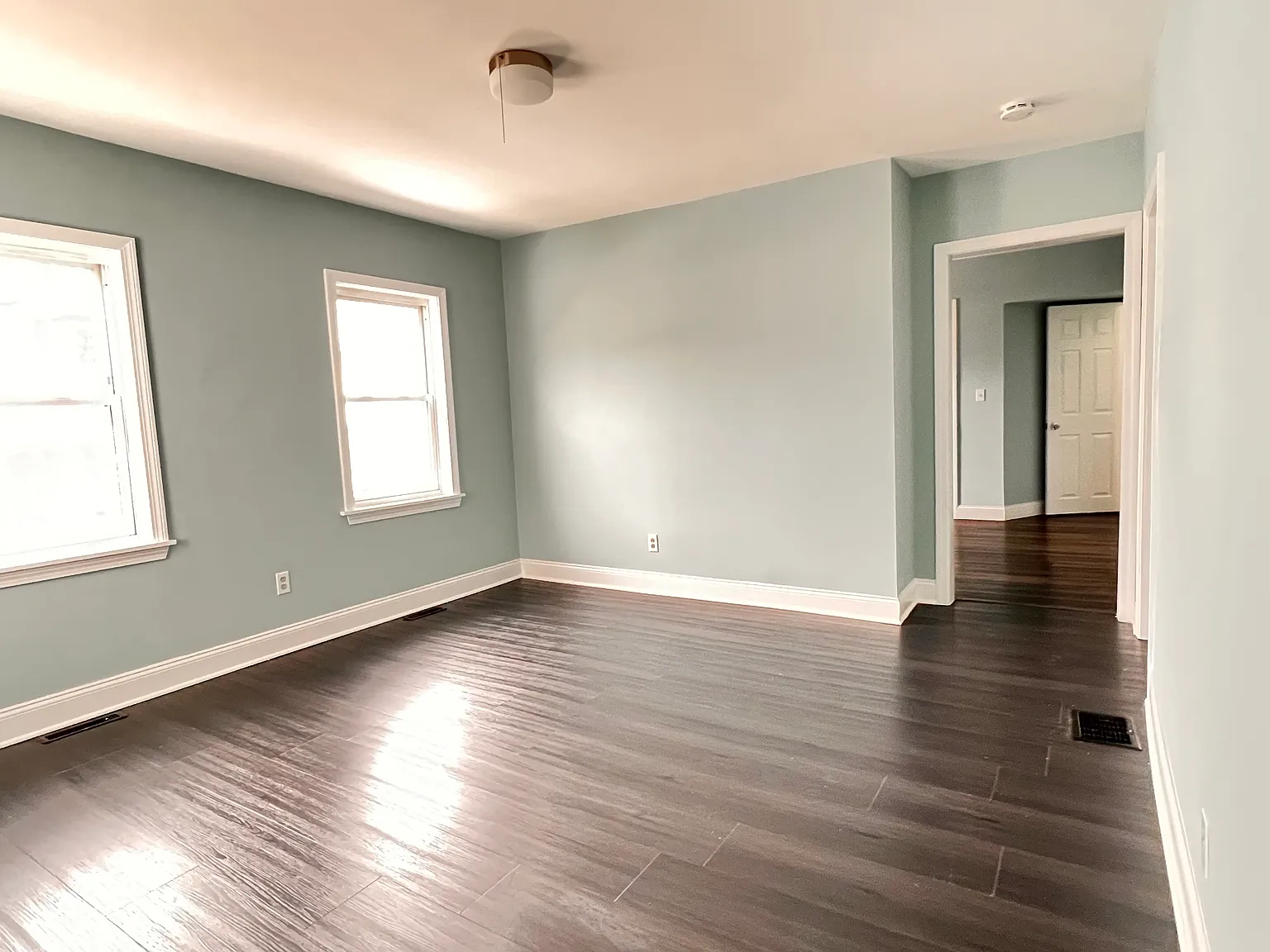 2 bed, 900 sqft, $2,300 — Photo 3