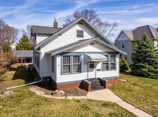 513 4th St, Baraboo, WI 53913