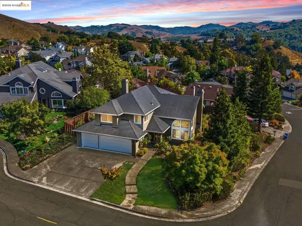 2700 Carmen Ct, Pinole, CA 94564