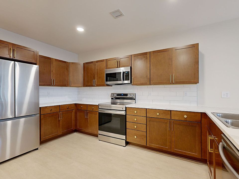 1st image of 608 2nd Ave S #910