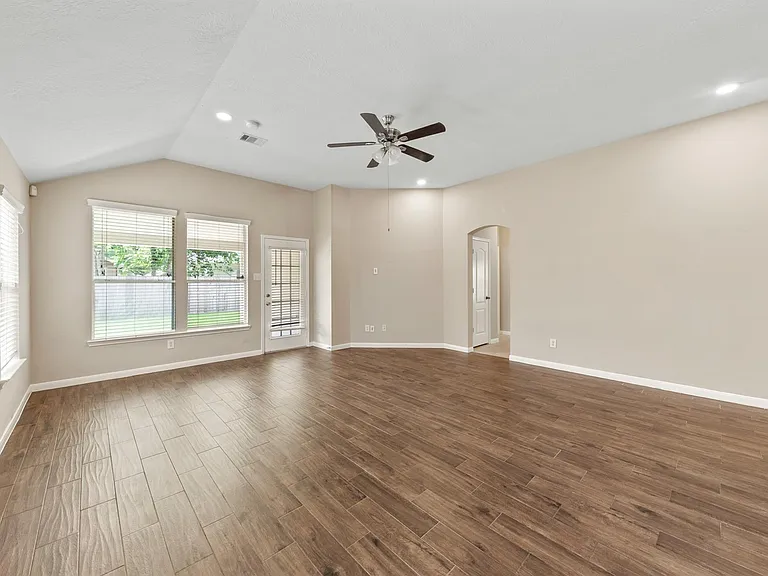 731 Pickett Hill Ln — Photo 17