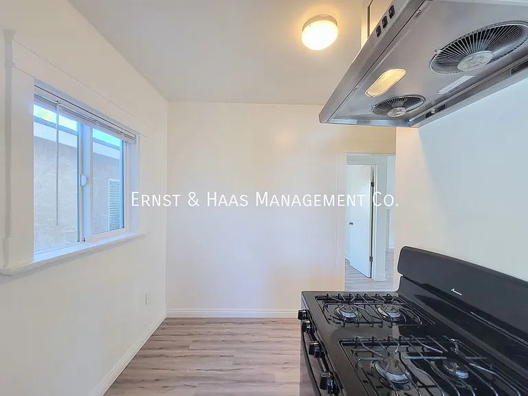 2068 Linden Ave — Photo 8