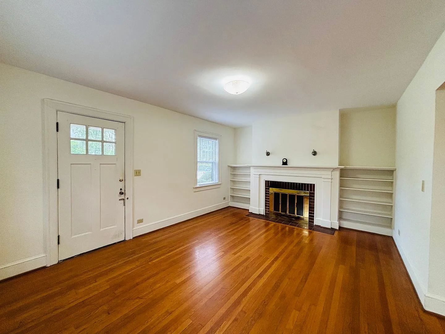 3 Bedroom 1.5 Duplex — Photo 3