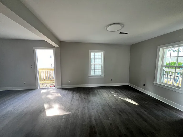 110 E Dewey St — Photo 25