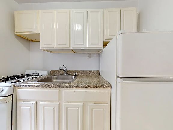 5th image of 246 E 46th St #6E