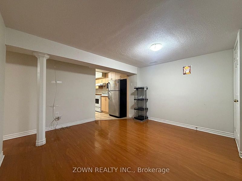 Brampton House for rent - 3 Bedrooms — photo 8