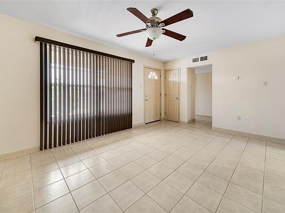 5th image of 10121 Newcastle Dr
