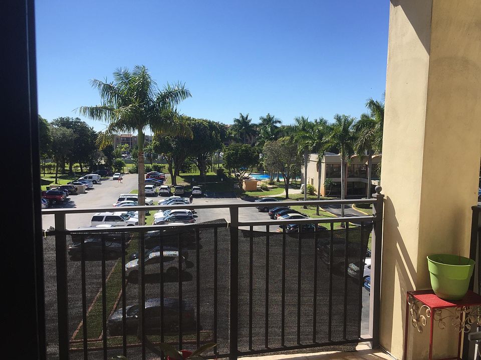 1st image of 9300 Fontainebleau Blvd #4