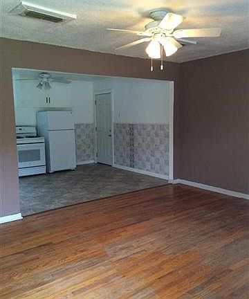 4th image of 2623 N Elm St