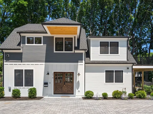 216 Aspinwall Ave #3, Brookline, MA 02446