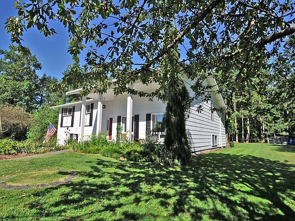 Colonial from yard