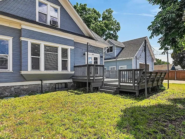 1127 W Fairview Ave — Photo 2