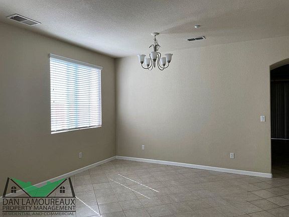 3rd image of 790 Merritt Cir